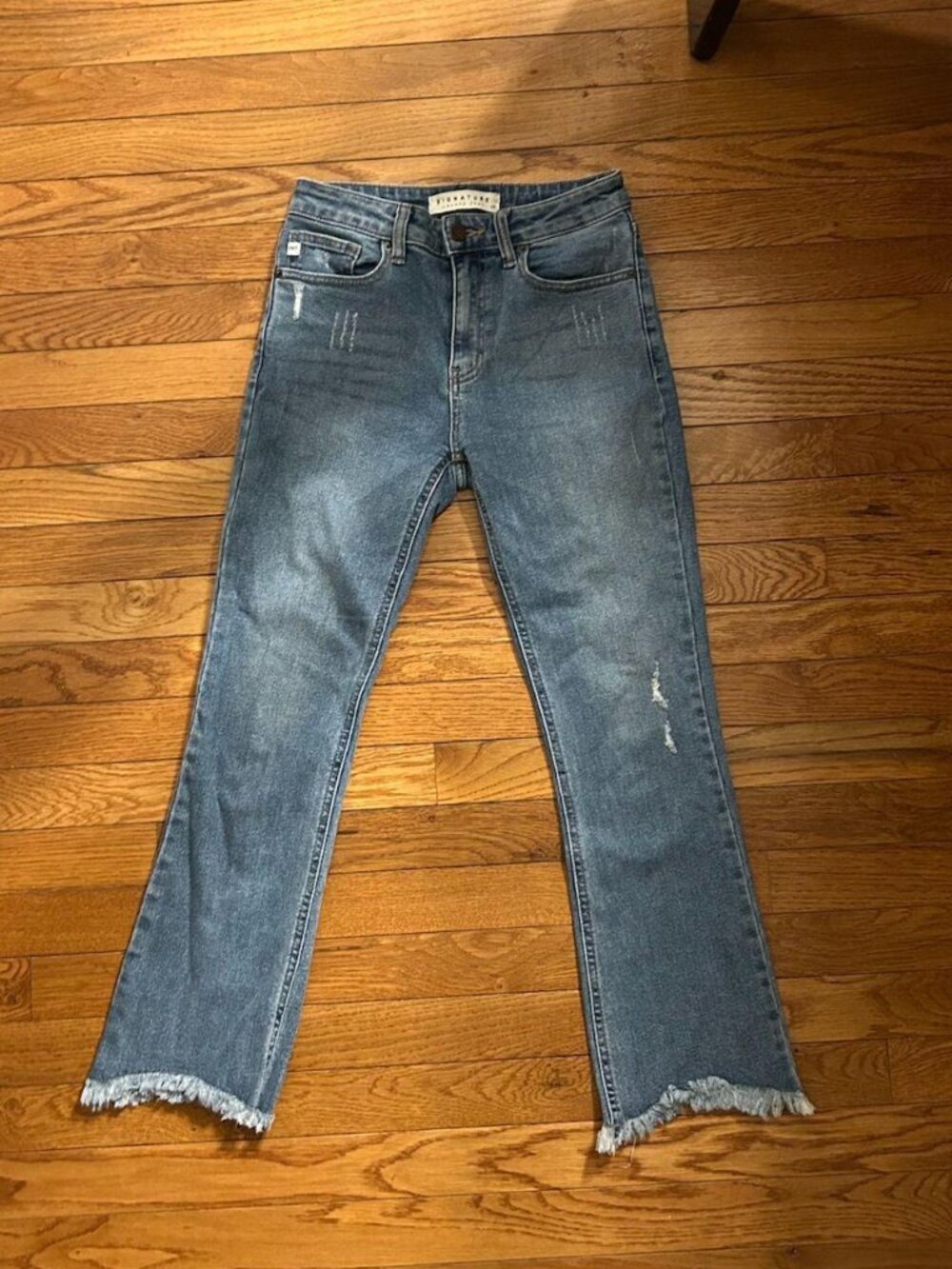 Signature  Twenty Four Women's Distressed  Blue Jeans Size 25